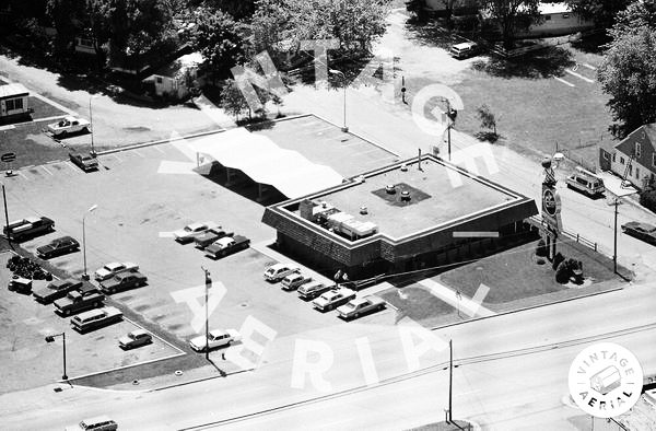 Big Boy Restaurants (Elias Brothers, Elias Bros) - Coldwater - 552 W Chicago A (newer photo)